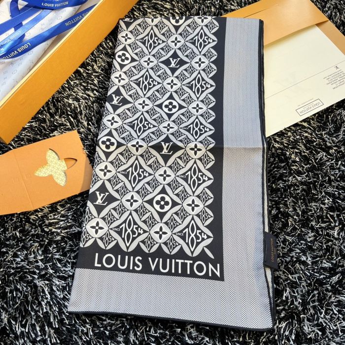 Louis Vuitton Scarf LVS00105